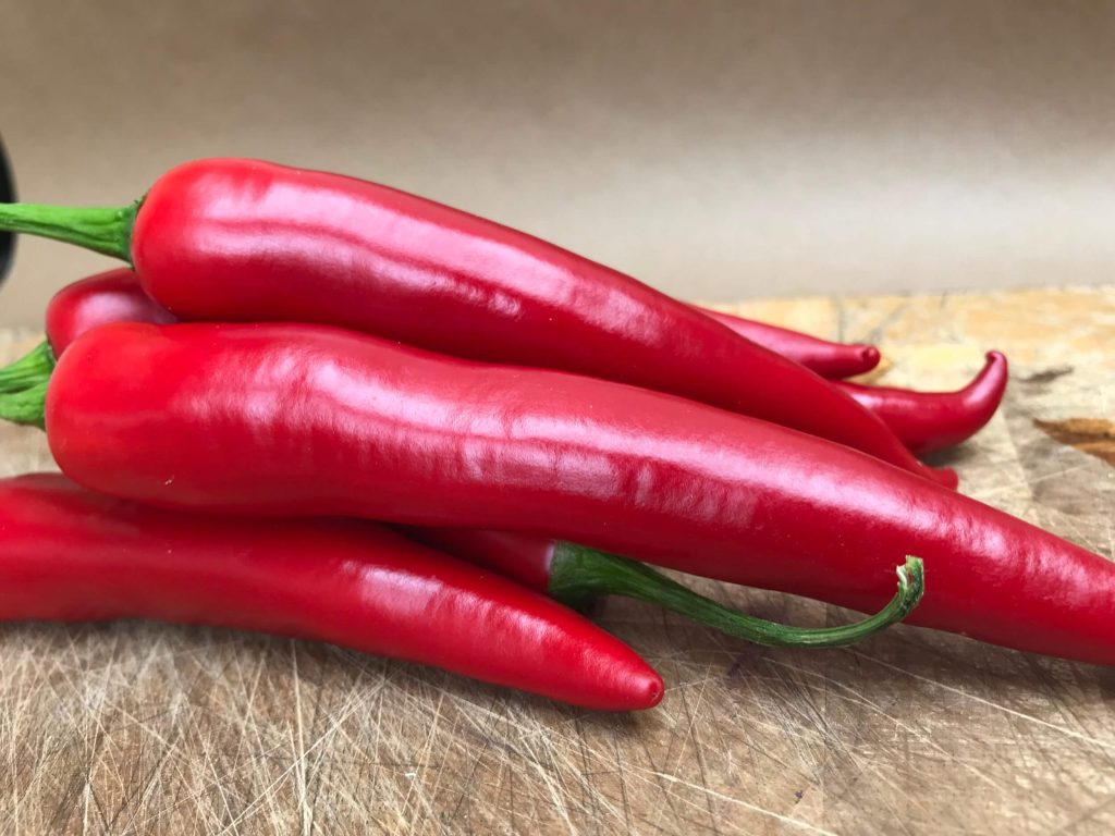 wellhealthorganic.com:red-chilli-you-should-know-about-red-chilli-uses-benefits-side-effects